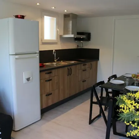 Claude Et Marie-france Lägenhet Alata