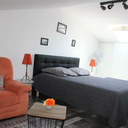 Claude Et Marie-france Lägenhet